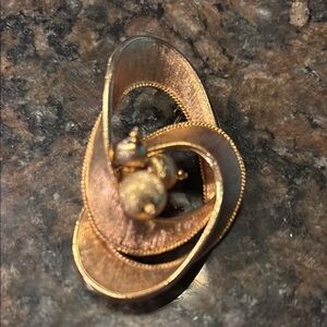 Vintage Capri signed Elegant Gold-Tone Swirl Brooch